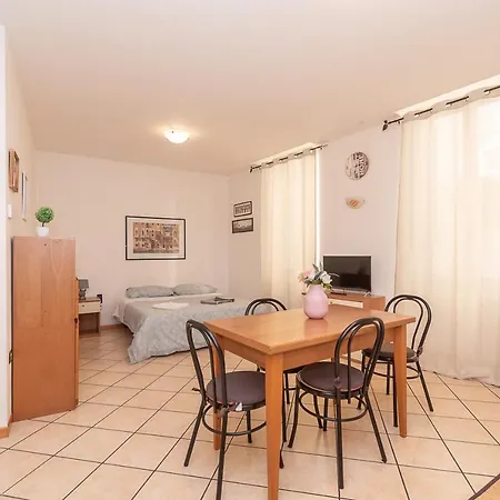 Appartamento Piazza Vittoria Monolocale - Affitti Brevi Italia